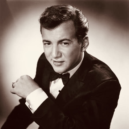 Boek Mr Brooks, de moderne crooner die de charme van Bobby Darin naar jouw evenement brengt. Stijlvol, warm en perfect voor bruiloften, gala’s, bedrijfsevents en hospitality. Ontdek zijn tijdloze sound.